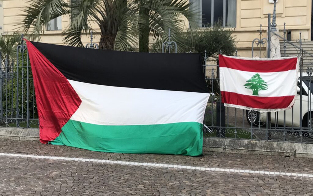 drapeaux palestinien et libanais