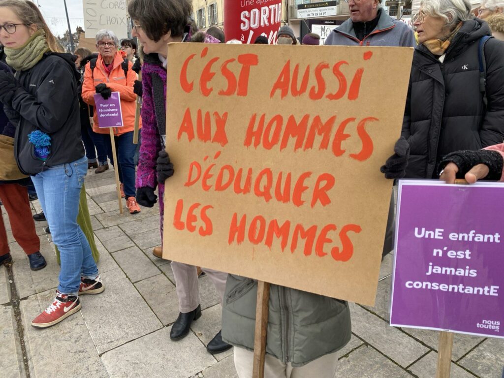 C'est aussi aux hommes d'éduqyer les hommes