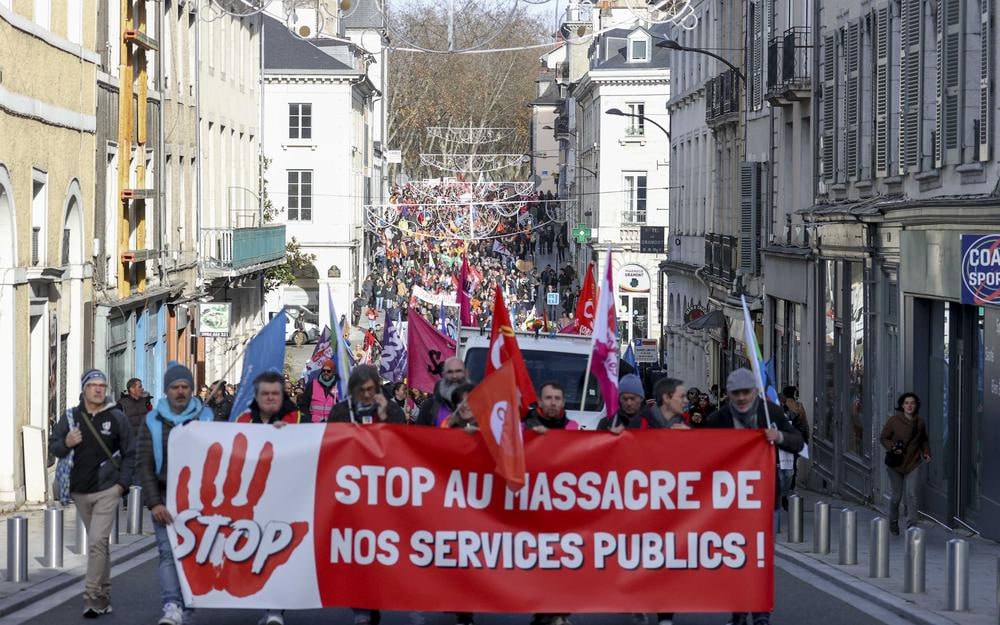 Manif à Pau : Stop au massacre de nos services publics