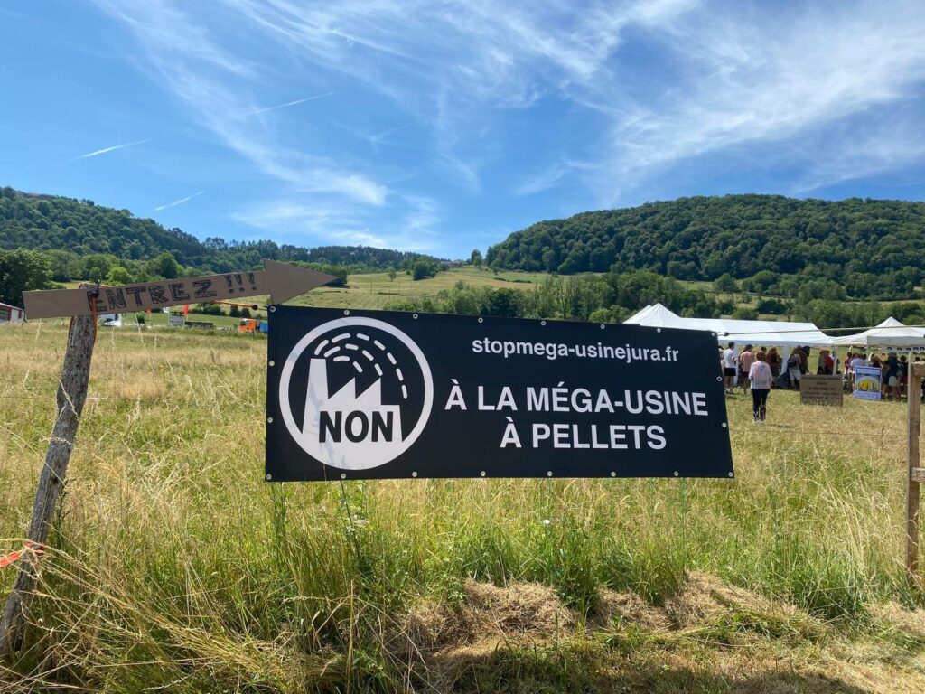 panneau "non à la mega-usine p pellets"